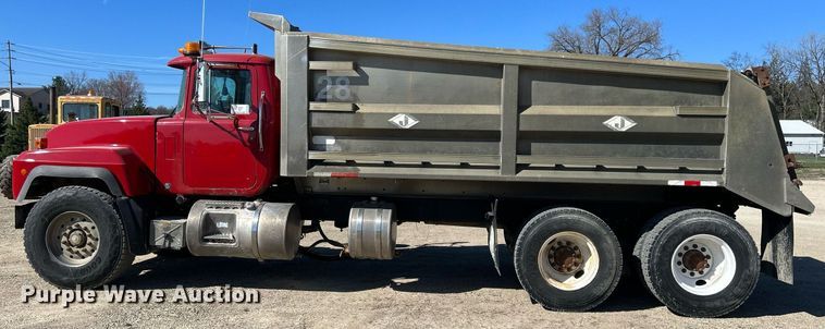 image for item DR4566 1997 Mack RD688S  dump truck