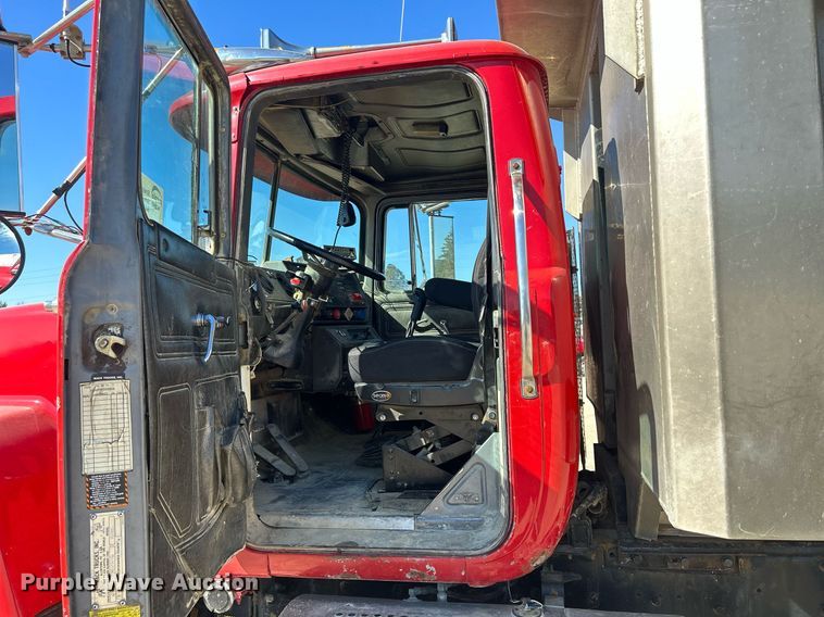 image for item DR4566 1997 Mack RD688S  dump truck