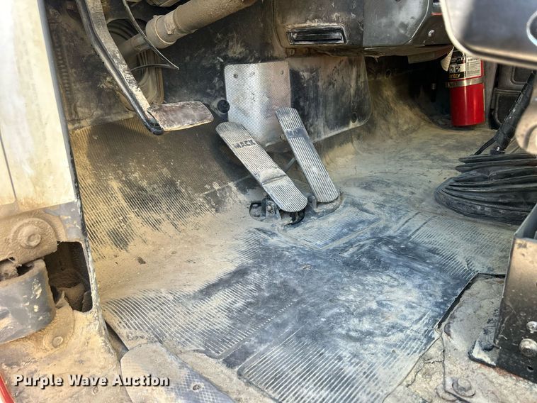 image for item DR4566 1997 Mack RD688S  dump truck