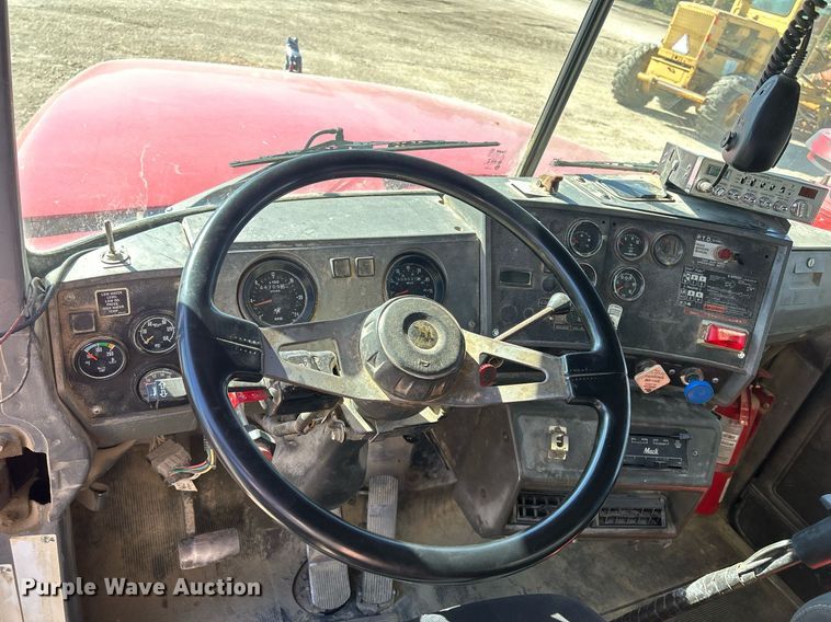 image for item DR4566 1997 Mack RD688S  dump truck