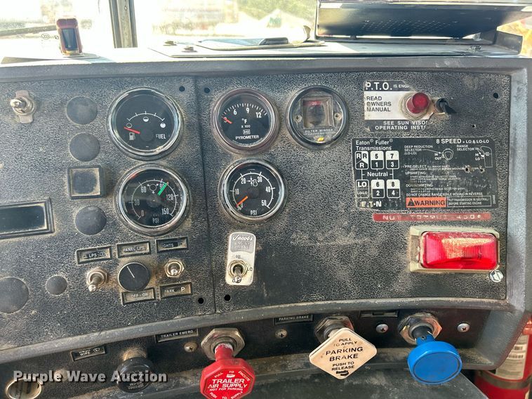 image for item DR4566 1997 Mack RD688S  dump truck