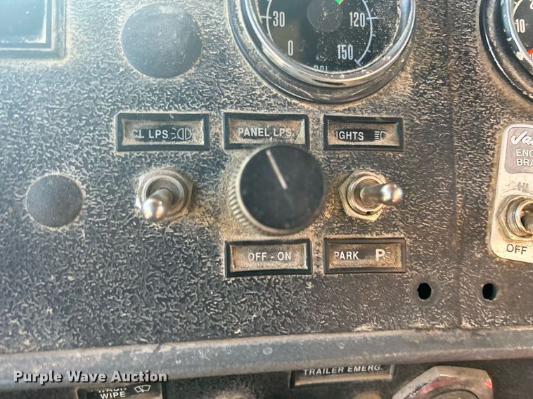 image for item DR4566 1997 Mack RD688S  dump truck