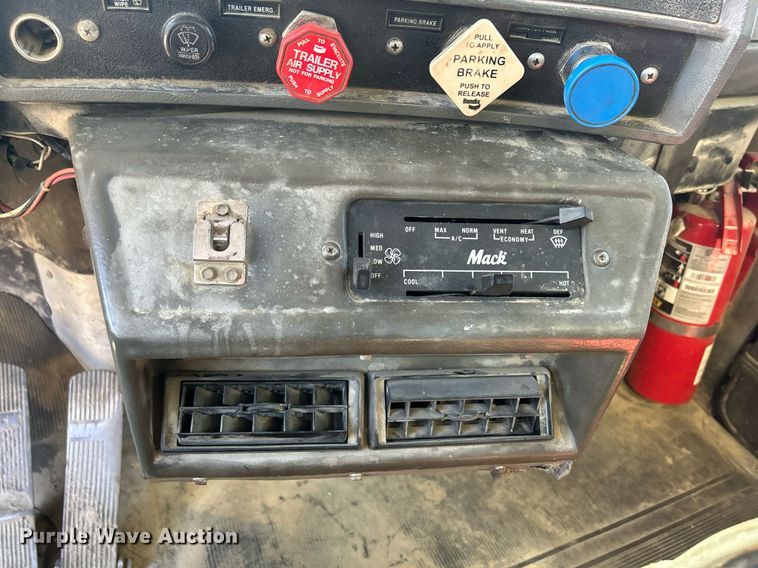 image for item DR4566 1997 Mack RD688S  dump truck