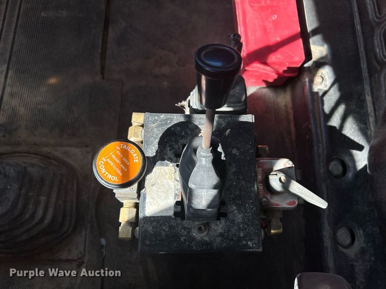 image for item DR4566 1997 Mack RD688S  dump truck