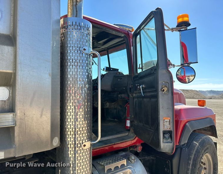 image for item DR4566 1997 Mack RD688S  dump truck