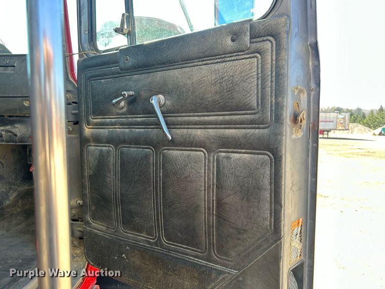 image for item DR4566 1997 Mack RD688S  dump truck