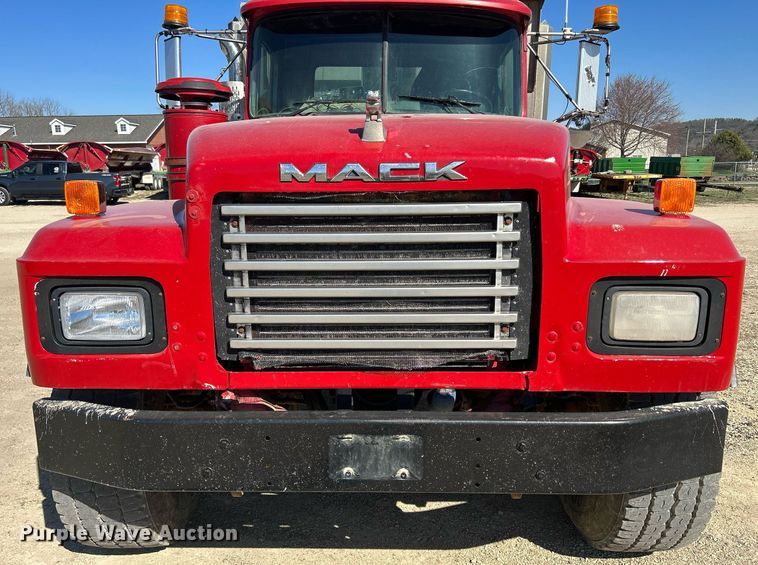 image for item DR4566 1997 Mack RD688S  dump truck