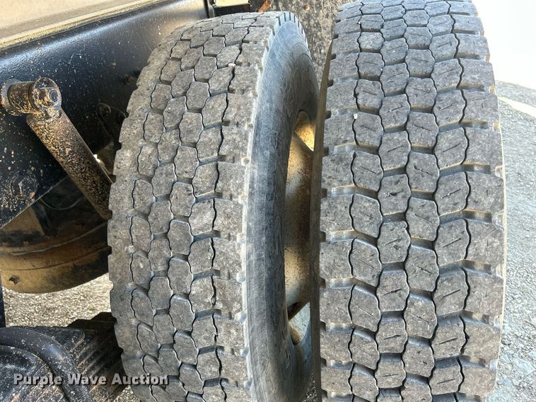 image for item DR4566 1997 Mack RD688S  dump truck