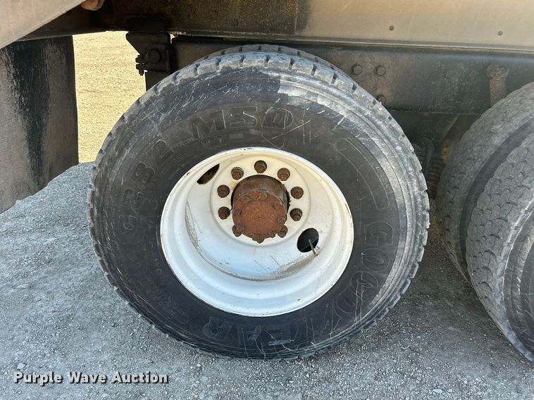 image for item DR4566 1997 Mack RD688S  dump truck