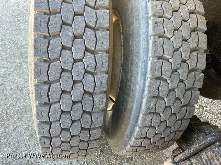 image for item DR4566 1997 Mack RD688S  dump truck