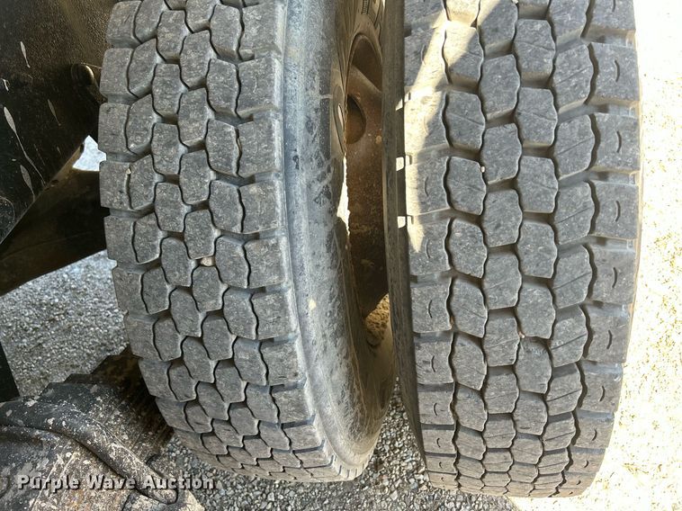 image for item DR4566 1997 Mack RD688S  dump truck