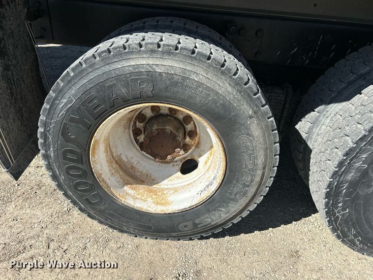 image for item DR4566 1997 Mack RD688S  dump truck