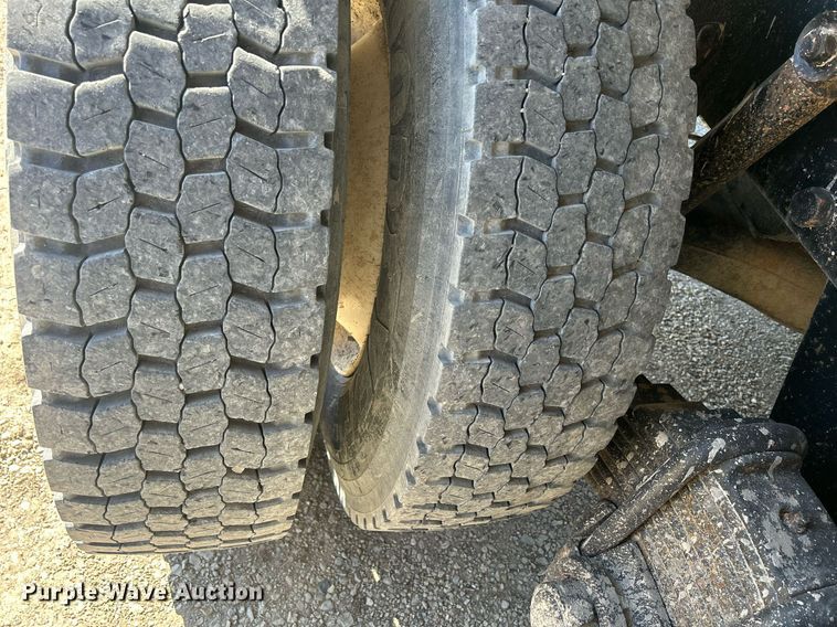 image for item DR4566 1997 Mack RD688S  dump truck