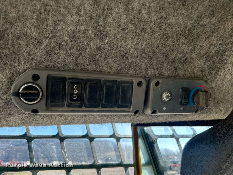 image for item DR4567 2007 Bobcat T190  tracked skid steer loader