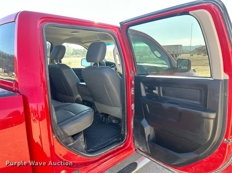 image for item DR4568 2014 Dodge Ram 2500HD  Crew Cab pickup truck