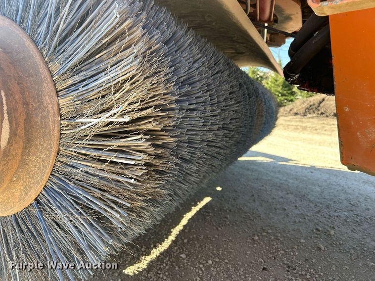 image for item DR4570 2004 Broce RJ350  broom