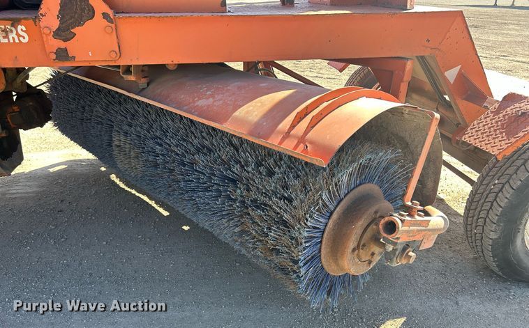 image for item DR4570 2004 Broce RJ350  broom