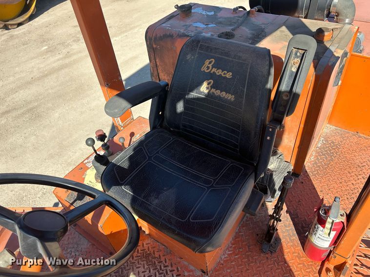 image for item DR4570 2004 Broce RJ350  broom