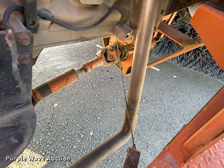 image for item DR4570 2004 Broce RJ350  broom