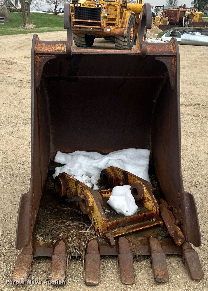 image for item DR4573 Caterpillar  44" W excavator bucket