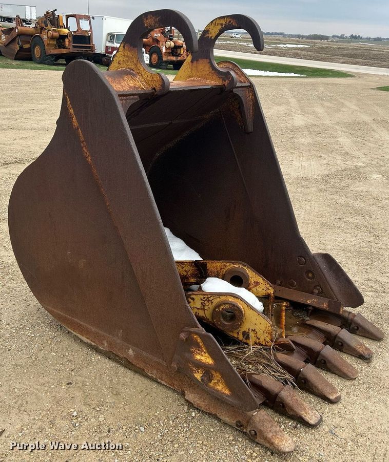 image for item DR4573 Caterpillar  44" W excavator bucket