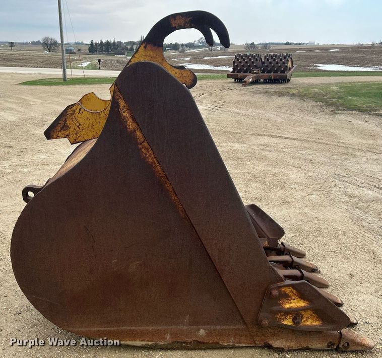 image for item DR4573 Caterpillar  44" W excavator bucket