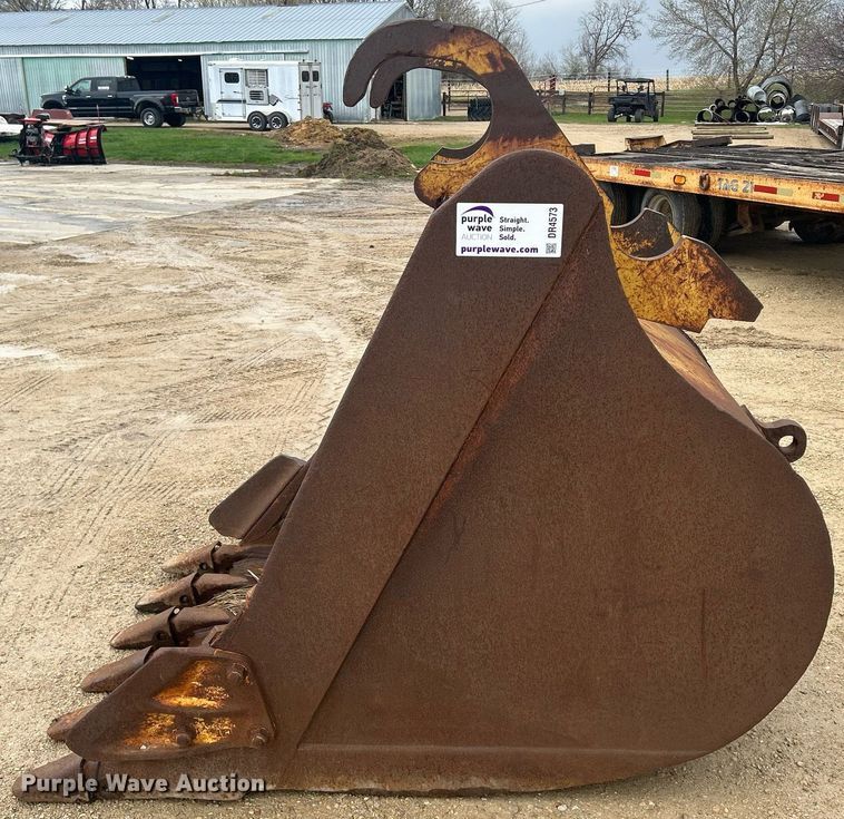 image for item DR4573 Caterpillar  44" W excavator bucket