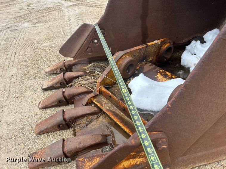 image for item DR4573 Caterpillar  44" W excavator bucket