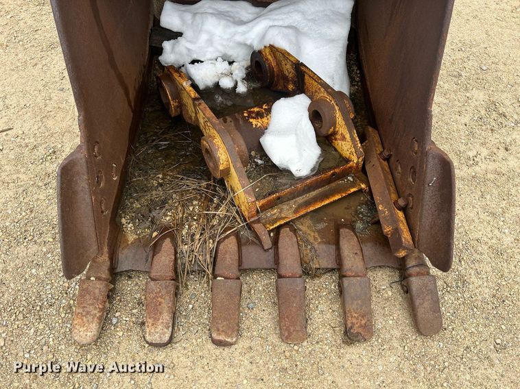 image for item DR4573 Caterpillar  44" W excavator bucket