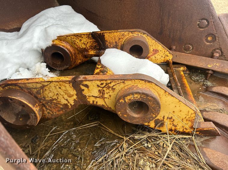 image for item DR4573 Caterpillar  44" W excavator bucket