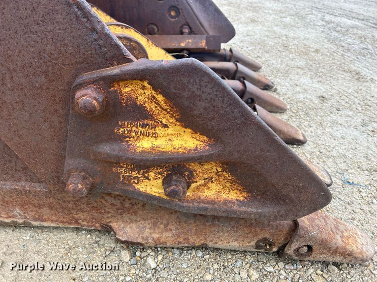 image for item DR4573 Caterpillar  44" W excavator bucket