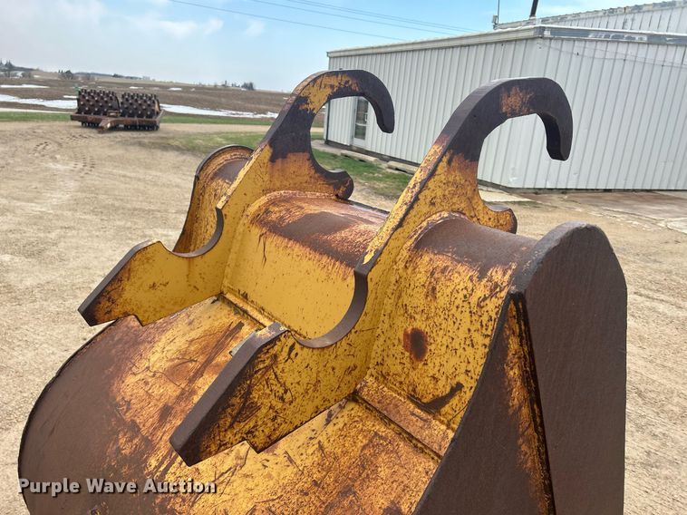 image for item DR4573 Caterpillar  44" W excavator bucket
