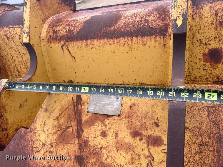 image for item DR4573 Caterpillar  44" W excavator bucket