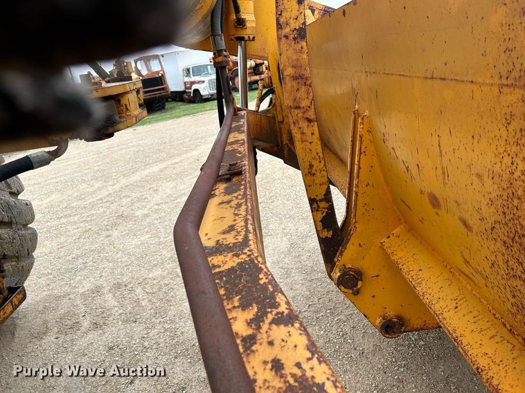 image for item DR4576 1976 Fiat-Allis 260B  elevating scraper