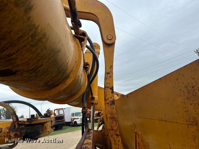 image for item DR4576 1976 Fiat-Allis 260B  elevating scraper