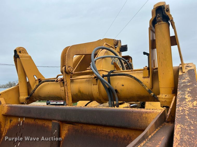 image for item DR4576 1976 Fiat-Allis 260B  elevating scraper