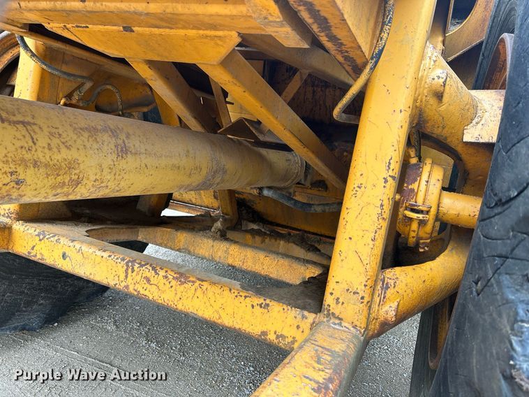 image for item DR4576 1976 Fiat-Allis 260B  elevating scraper