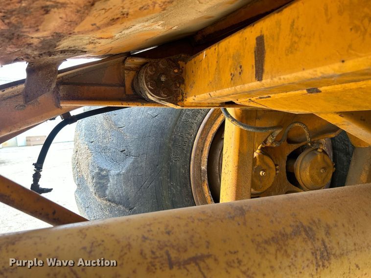 image for item DR4576 1976 Fiat-Allis 260B  elevating scraper