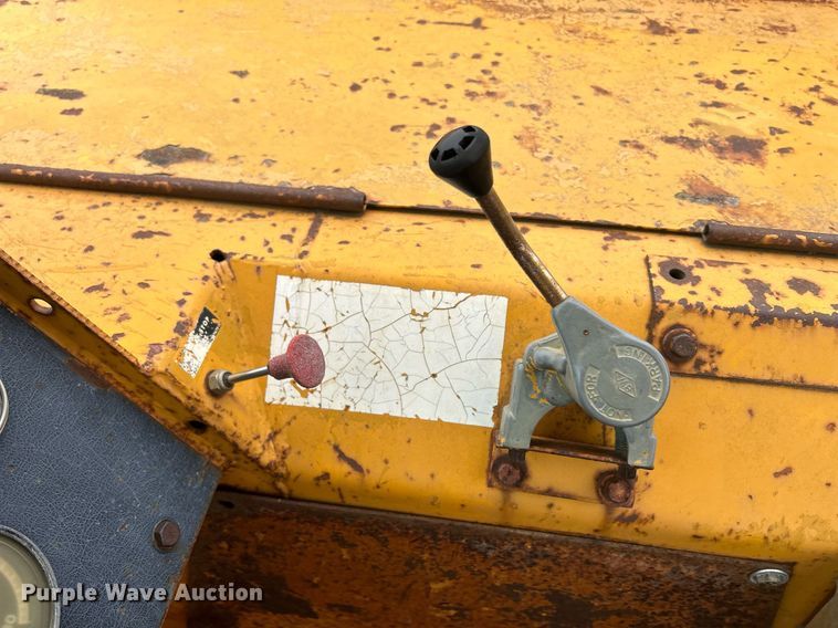 image for item DR4576 1976 Fiat-Allis 260B  elevating scraper