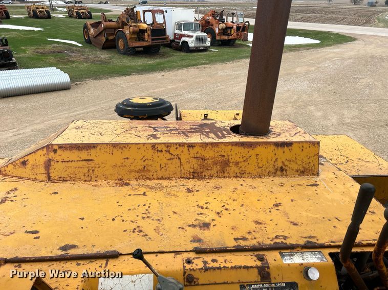 image for item DR4576 1976 Fiat-Allis 260B  elevating scraper