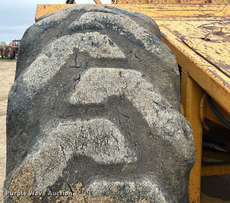 image for item DR4576 1976 Fiat-Allis 260B  elevating scraper