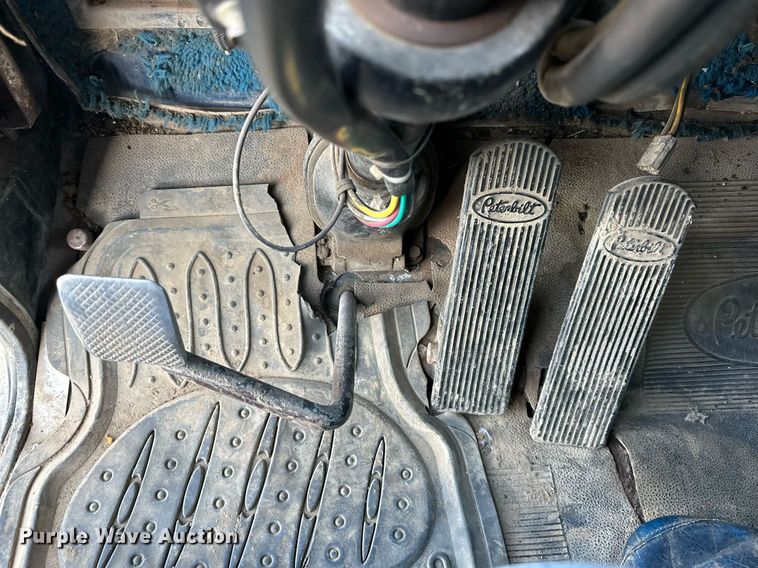 image for item DR5171 1984 Peterbilt 359  dump truck