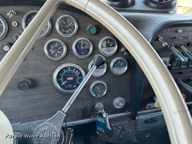 image for item DR5171 1984 Peterbilt 359  dump truck