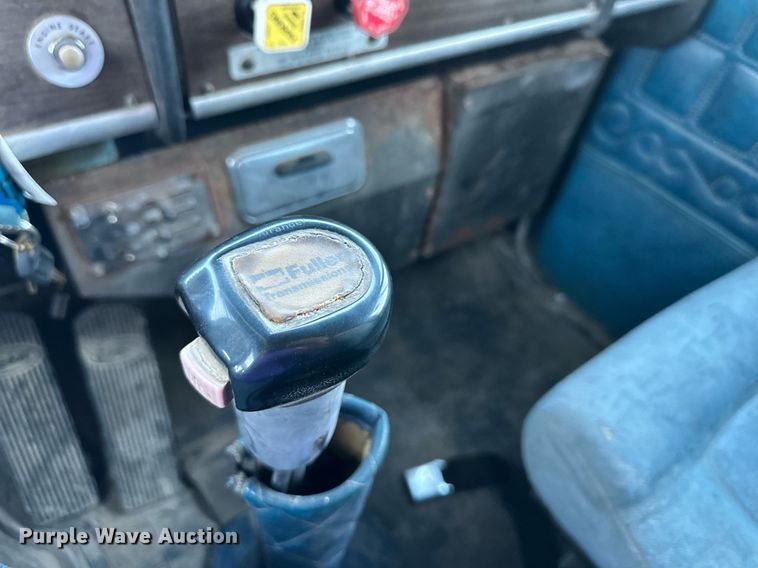 image for item DR5171 1984 Peterbilt 359  dump truck