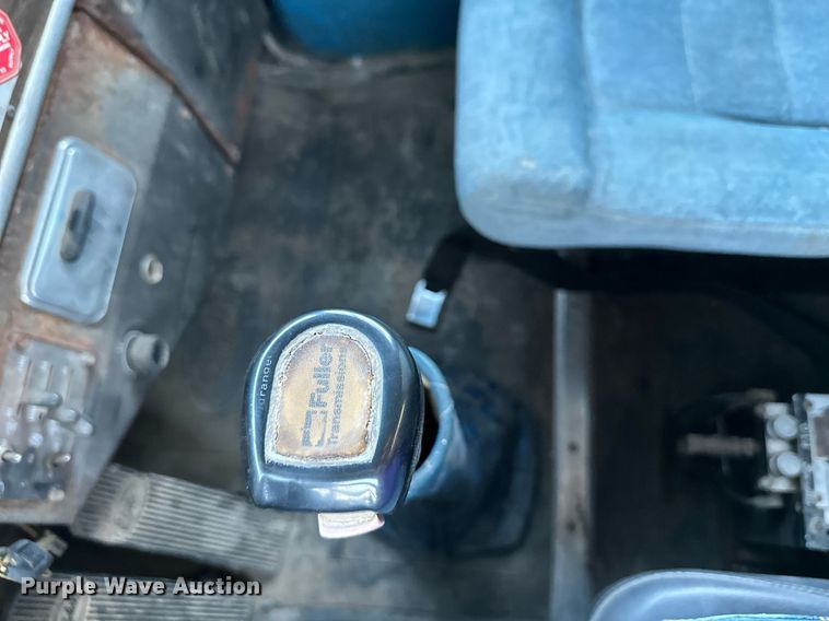 image for item DR5171 1984 Peterbilt 359  dump truck