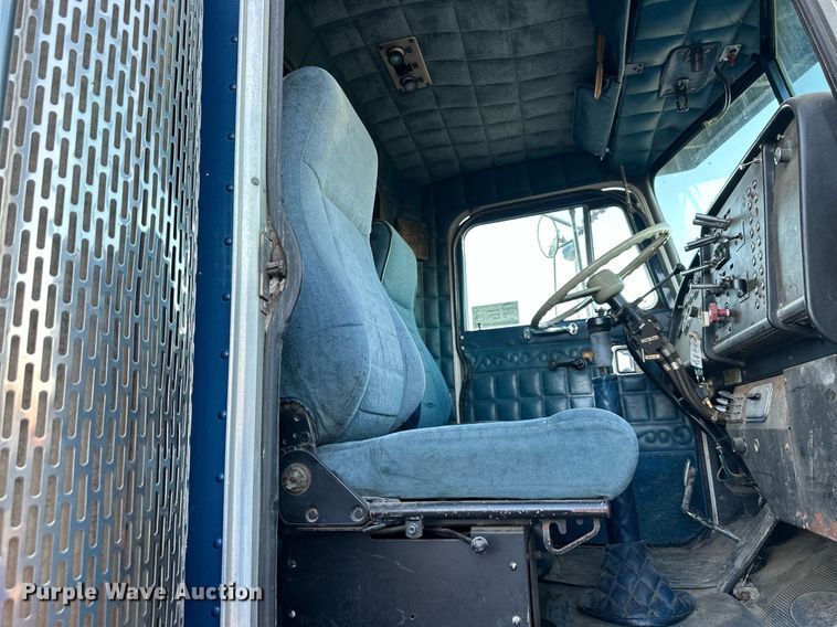 image for item DR5171 1984 Peterbilt 359  dump truck