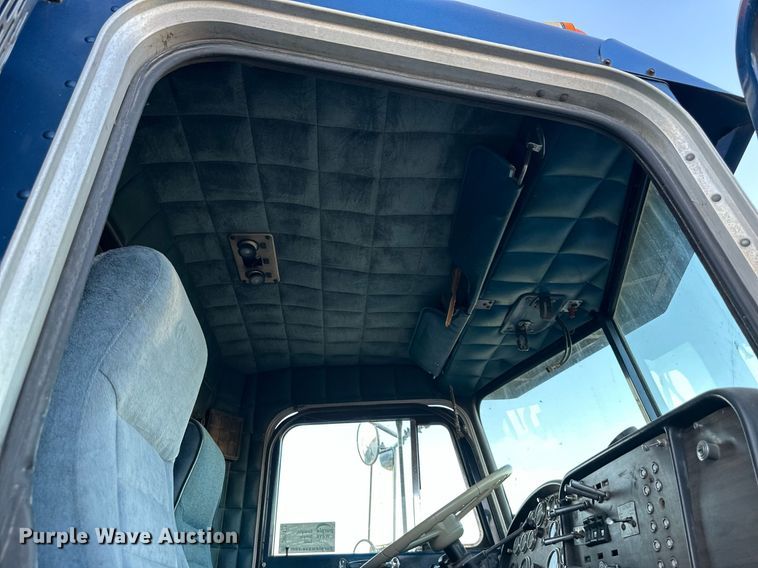 image for item DR5171 1984 Peterbilt 359  dump truck