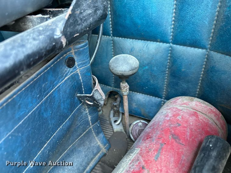 image for item DR5171 1984 Peterbilt 359  dump truck