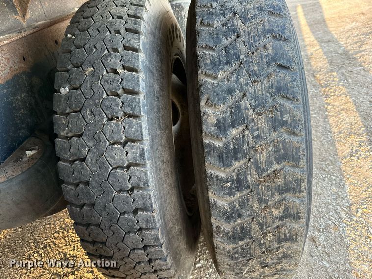 image for item DR5171 1984 Peterbilt 359  dump truck