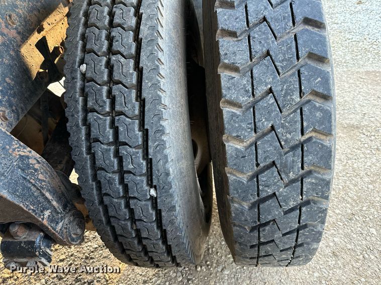 image for item DR5171 1984 Peterbilt 359  dump truck